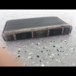 TwelveSouth BookBook wallet case iPhone 5/5S/SE